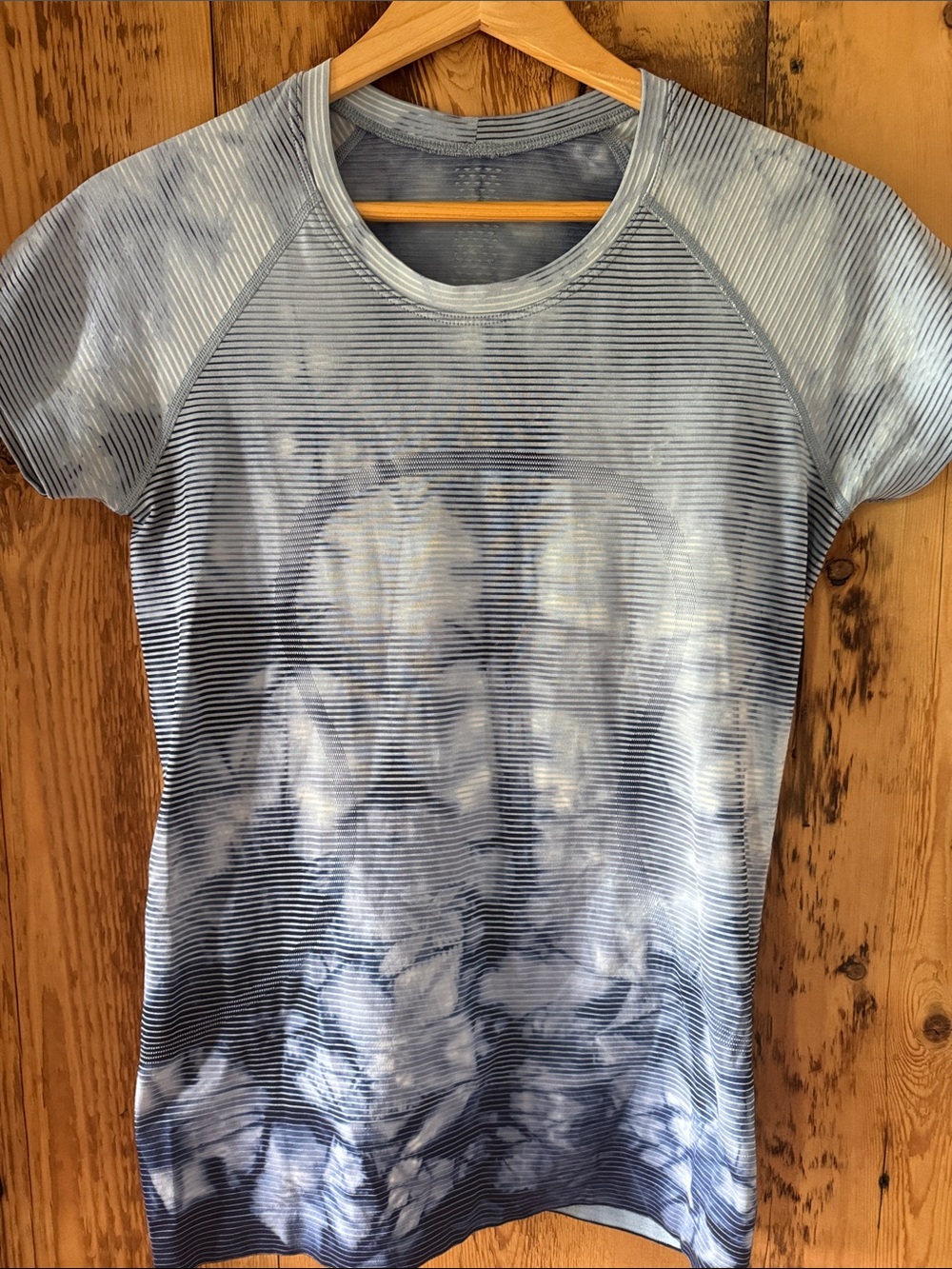 lululemon athletica Women’s Short Sleeve Tie-Dye Tee - Light Blue & White